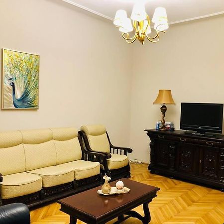 Ultra-Central And Elegant Ap In Opera Square Vic23 Timisoara Esterno foto